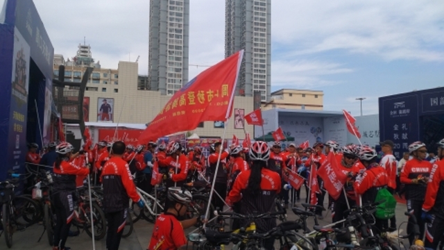 200多名騎友“世界無(wú)車(chē)日” 義務(wù)騎行宣傳環(huán)保